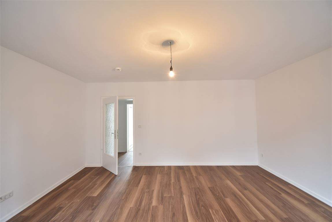 Renoviert! Geräumige 3-Zi-Altbau-Whg mit Balkon in Oberhausen – Oberhausen – Vorschaubild 5