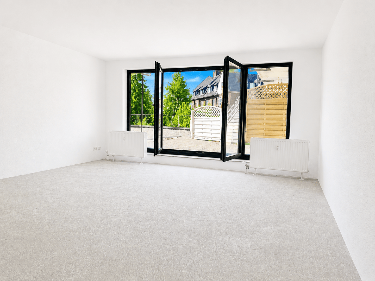 Jetzt zugreifen - Wohnung mit Potenzial, Terrasse, Tiefgarage und Top-Lage! – Krefeld – Bild 1 von 7