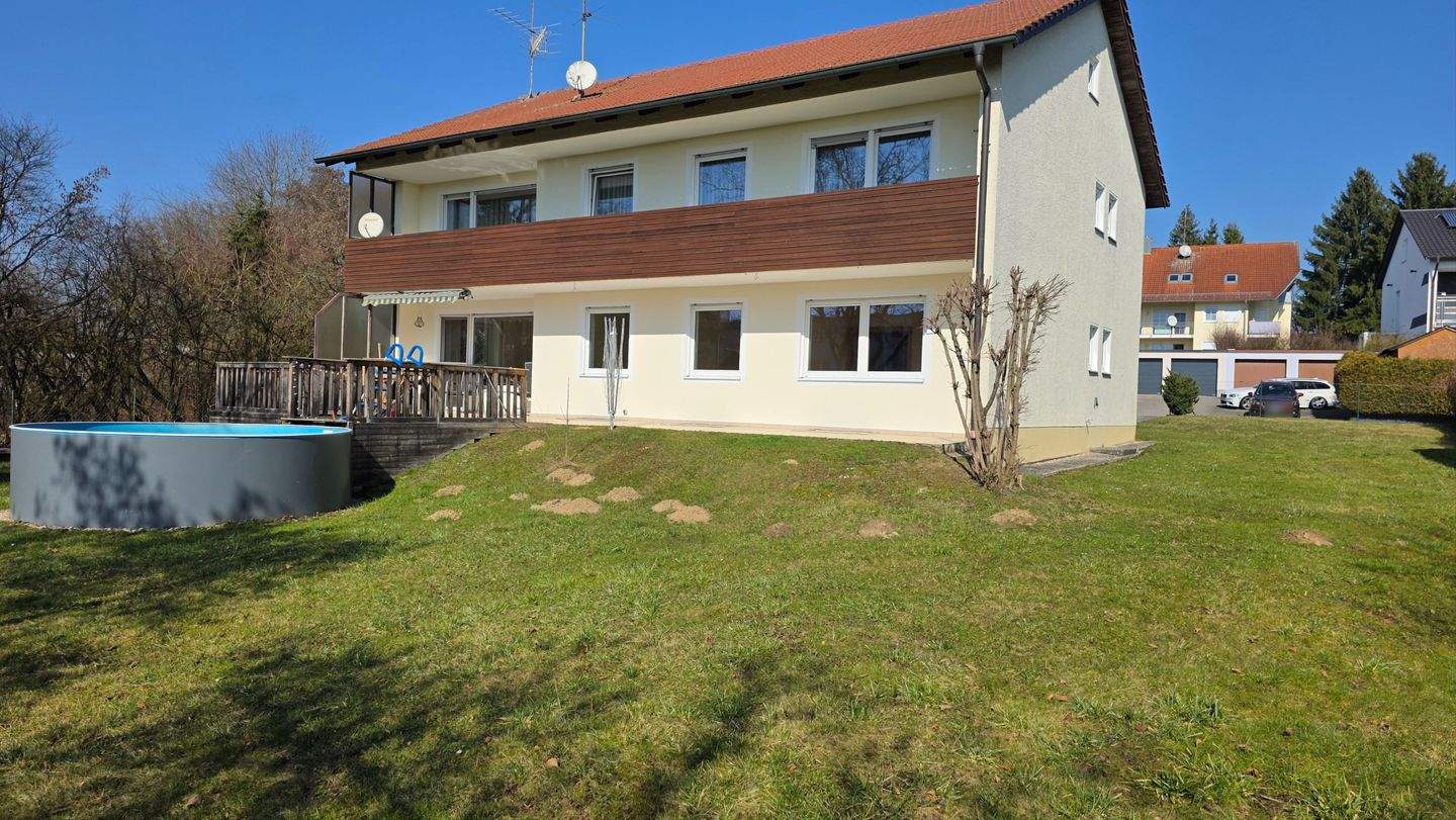 Zweifamilienhaus mit Herz in Niederbayern - Sommer, Sonne, Pool & Garten – Neuhaus am Inn – Bild 1 von 9
