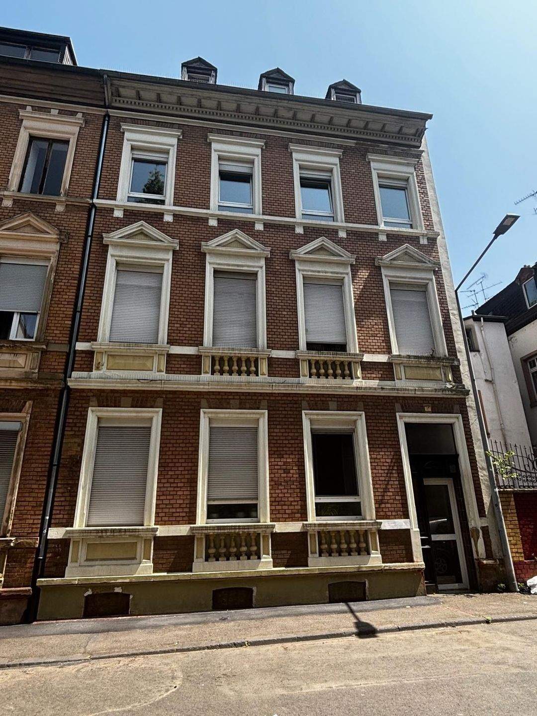 Attraktives Mehrfamilienhaus in Trier – Voll vermietet, modernisiert und bereit für Ihre Investition!
