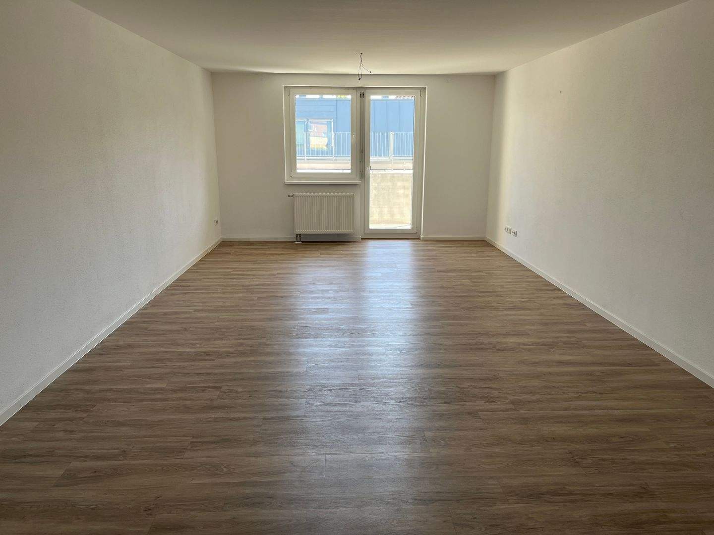 Großzügige 2 Zimmer-Wohnung mit offener Küche, Süd-Balkon zum Innenhof, 3. OG mit Aufzug - Stellplatz optional möglich – Fürth – Vorschaubild 4