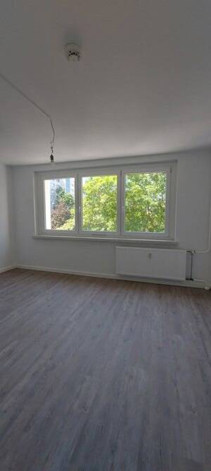Nette Nachbarn gesucht: weitläufige 3-Zimmer-Wohnung – 1239 Dresden – Vorschaubild 6