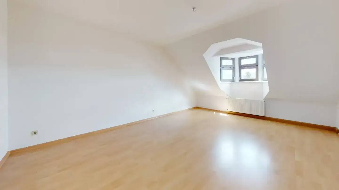 Besondere Dachgeschosswohnung in Chemnitz mit Balkon und toller, heller Küche zu vermieten – Chemnitz – Vorschaubild 6