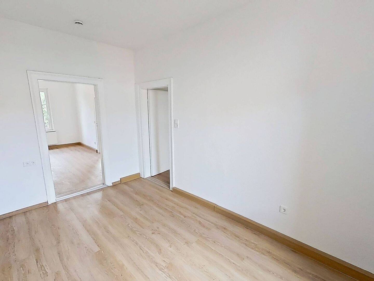 Lichtdurchflutetes WOHNJUWEL: Attraktive 3-Zimmer-Wohnung mit BALKON in Nürnberg – Nürnberg – Vorschaubild 5