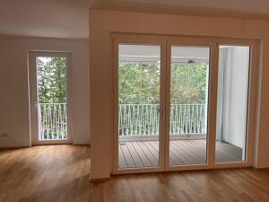***ERFOLGREICH VERKAUFT***BEZUGSFREIE 2 Zimmer + WINTERGARTEN + Balkon mit NEUER EINBAUKÜCHE in TOP-LAGE*** – 50678 Köln – Vorschaubild 2