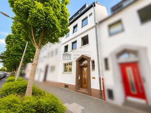 Mehrfamilienhaus mit vier Wohneinheiten, Garten und Entwicklungspotenzial