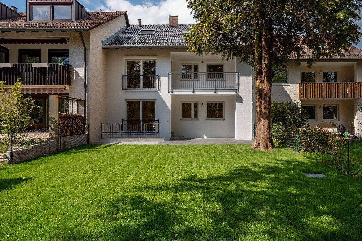 Ihr neues Zuhause: Exklusiv modernisierte 4-Zimmer-Wohnung mit großem Garten – Nürnberg – Bild 1 von 9