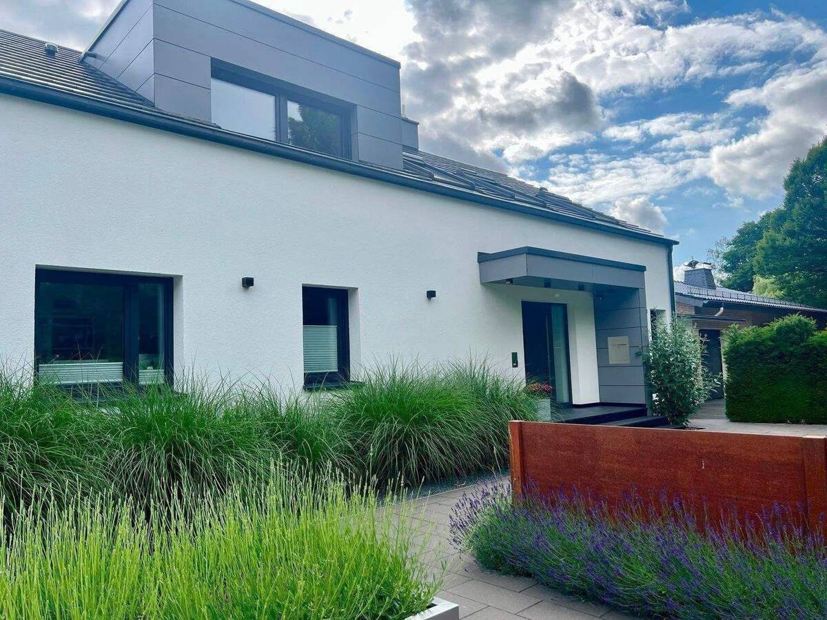 Hochwertig modernisiertes Haus – energieeffizient, stilvoll und sofort bezugsfertig Top Lage PB/ Dörenerweg – 33100 Paderborn – Bild 1 von 9
