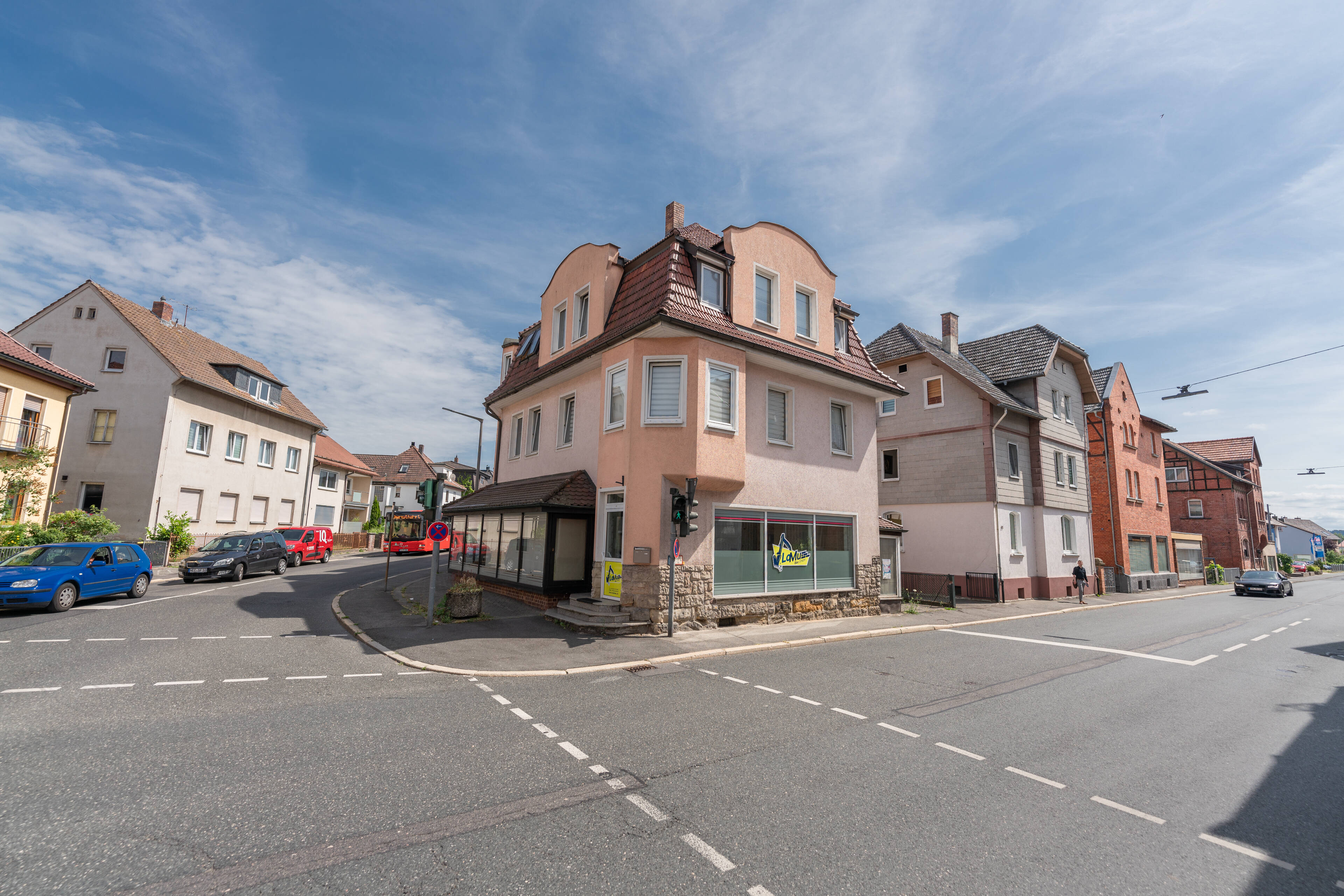 Wohn- und Geschäftshaus 175 Quadratmeter Wohnfläche plus 102 Quadratmeter Gewerbe! – Neustadt bei Coburg – Bild 1 von 9