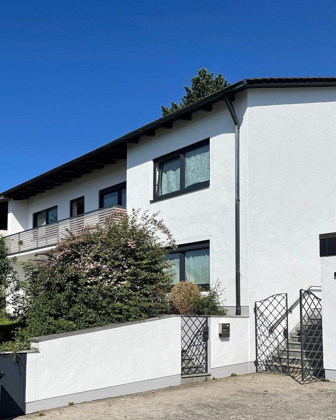Einfamilienhaus in ruhiger Lage mit traumhaften Blick – Nittendorf – Bild 1 von 9