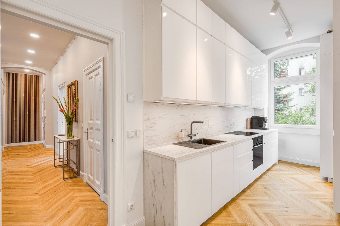 Exklusive 5-Zimmer-Wohnung mit hochwertiger Ausstattung und Loggia – Berlin – Vorschaubild 4