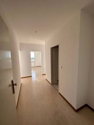 Schöne 2-Zimmer-Wohnung mit Balkon zu vermieten! – 60433 Frankfurt am Main – Vorschaubild 2