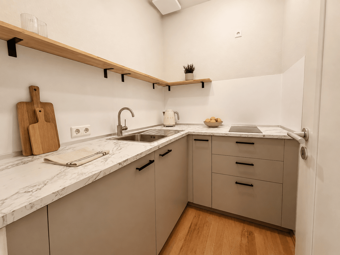 Möbliertes City-Apartment am Schillerplatz - ideal für Pendler, Expats & Uni-Nähe – Mannheim – Vorschaubild 6
