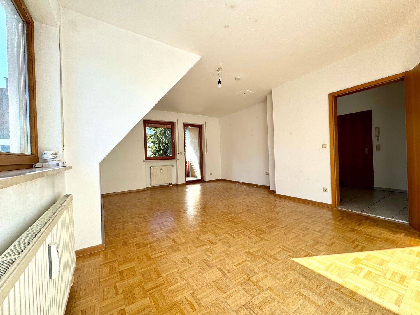 FREIE, HELLE 3 ZIMMER-DG-WOHNUNG MIT GROßEM BALKON UND EIGENEM GARTEN IN SCHÖNER WOHNLAGE – Augsburg – Vorschaubild 8