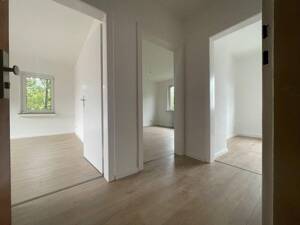 Neu sanierte 2-Zimmer-Wohnung mit Balkon in Oberhausen – 46117 Oberhausen – Vorschaubild 3
