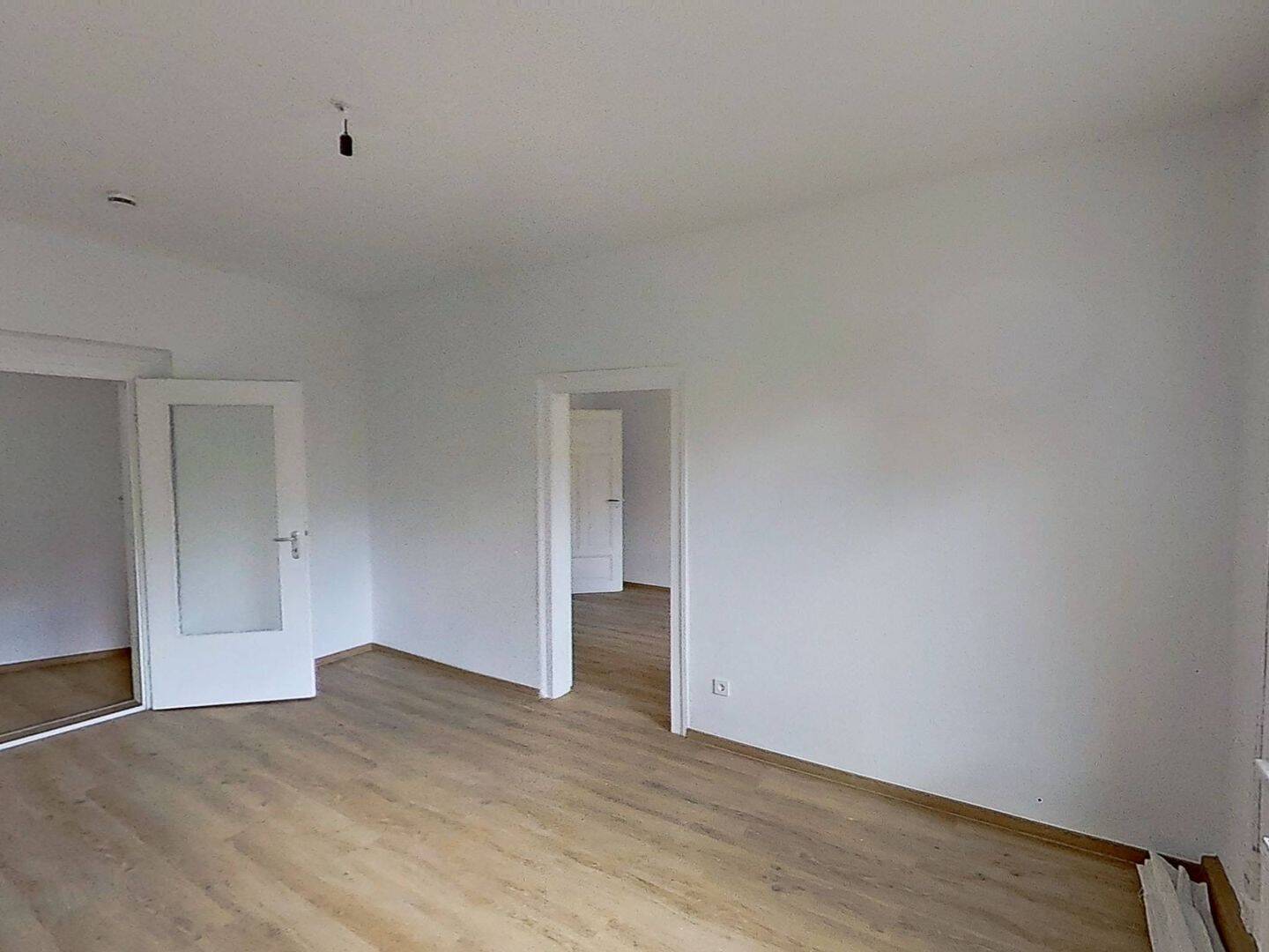 Lichtdurchflutetes WOHNJUWEL: Attraktive 3-Zimmer-Wohnung mit BALKON in Nürnberg – Nürnberg – Vorschaubild 2