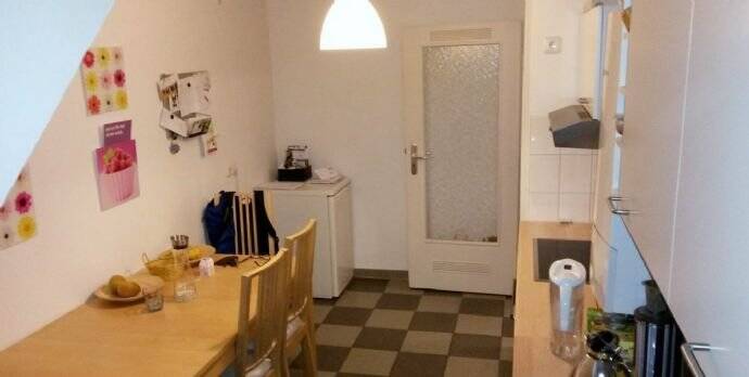 2026: Nbg Maxfeld - Nähe Stadtpark - ruhige gepflegte helle 2-Zi-Whg. ca. 53 m², Badewanne + Dusche, Einbauküche, DG, ohne Balkon, Rollos – Nürnberg – Vorschaubild 5