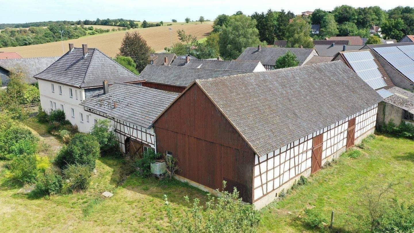 TRAUMHAFTER MÄRCHEN DREISEITENHOF + WOHNHAUS + WOHNUNG (18 PFERDEBOXEN MÖGLICH) oder BAUTRÄGEROBJEKT FÜR WOHNUNGSBAU oder GASTRO FACHWERK REITERHOF – Itzgrund – Vorschaubild 6
