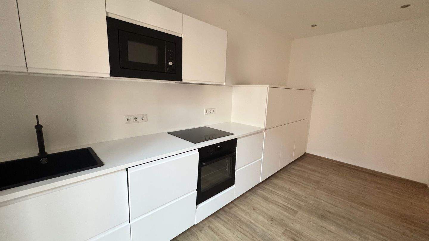 Gostenhof ! Helle chice u. moderne 2-Zi.-Altbau-Whg. 52 m²,hochw. Einbauküche, 3.OG mit Aufzug. – Nürnberg – Vorschaubild 4