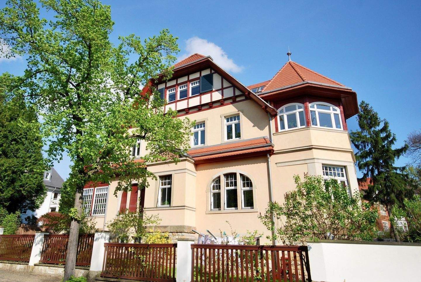 * Exklusive Wohnung in aufwendig sanierter, denkmalgeschützer Villa * – Dresden – Vorschaubild 2