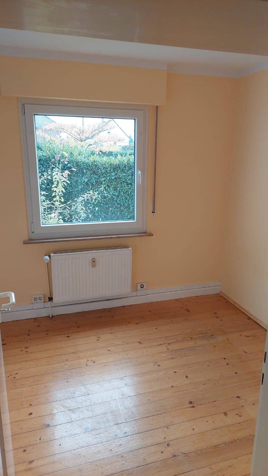 **Freistehendes Zweifamilienhaus mit zwei Apartments (4 WE) in Feldrandlage**Zwei Wohnungen frei**ÖLHEIZUNG**PROVISIONSFREI – Schöneck – Vorschaubild 5