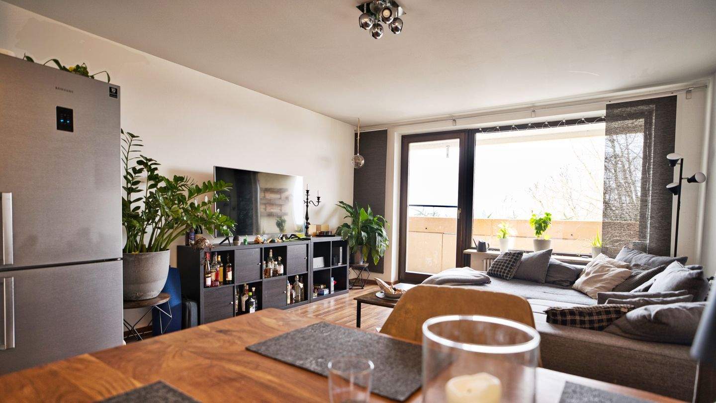 Große, gut geschnittene 4 Zimmerwohnung mit gr. Balkon, Fahrstuhl u. TG-Platz in sehr ruhiger Lage! VERMIETET! – Augsburg – Vorschaubild 3