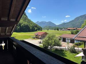 Dachgeschosswohnung in Unterwössen mit traumhaftem Blick in die Berge