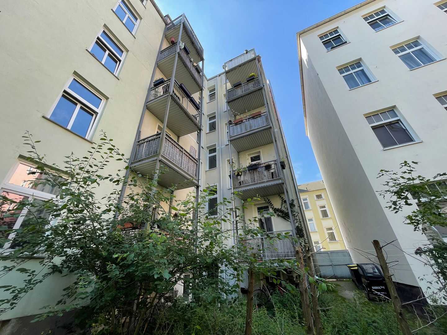 PROVISIONSFREI! Vermietete und WG-geeignete Eigentumswohnung mit 4 Zimmern im Herzen der KTV – Rostock – Vorschaubild 2