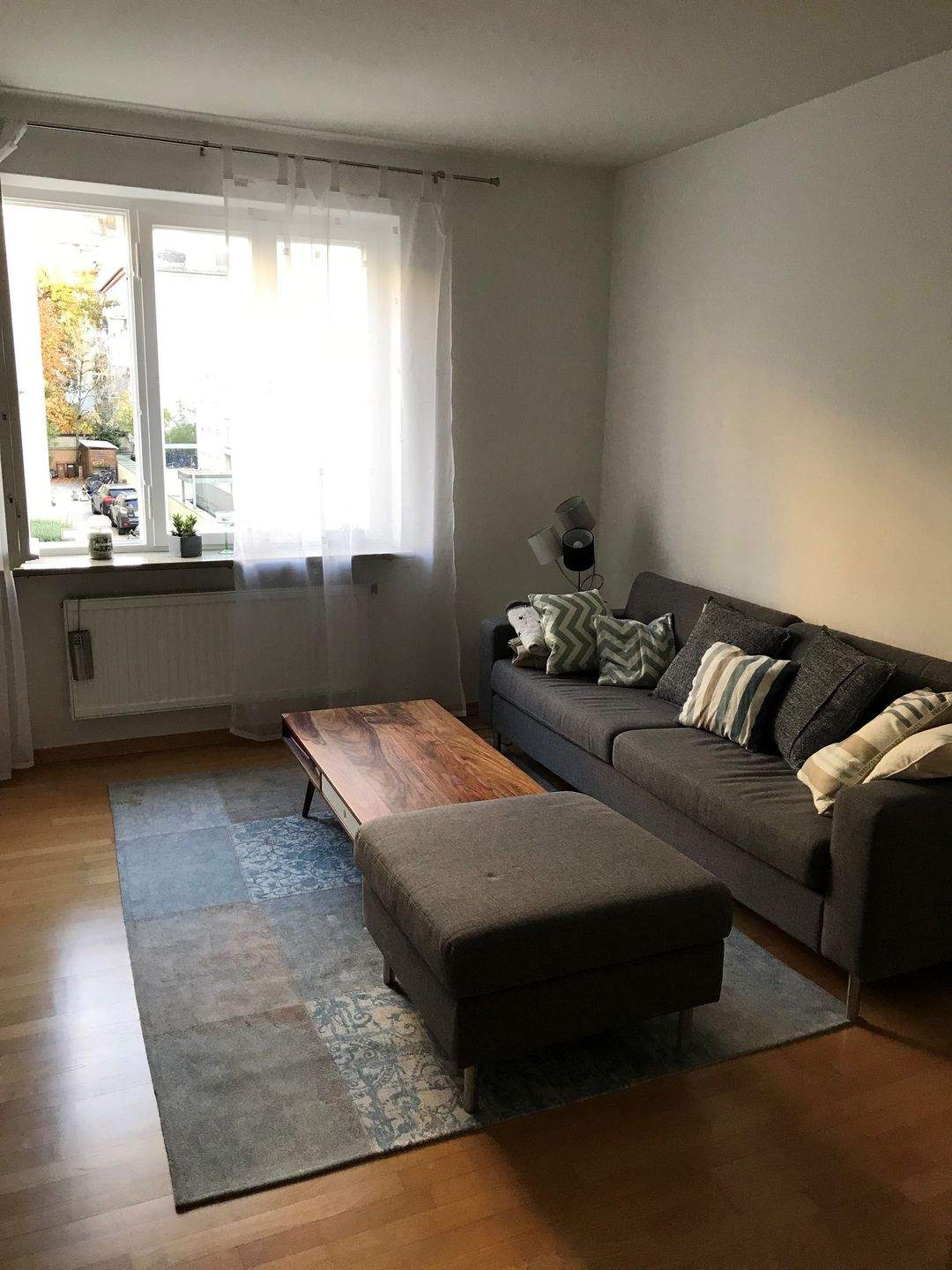 Möblierte 2,5-Zimmer-Wohnung mit Balkon und Einbauküche in Schwabing-West – München – Vorschaubild 2