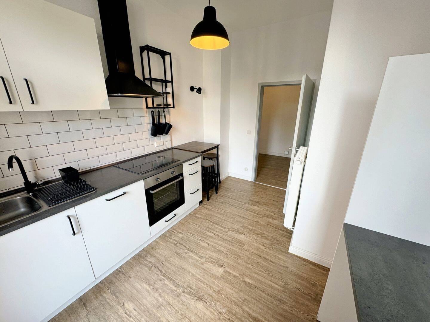 Sanierte 4 Zimmer Wohnung in zentraler Lage mit Balkon