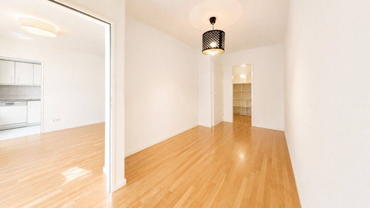Dein Platz in der Maxvorstadt: Helle 2-Zimmer-Wohnung mit Balkon – München – Vorschaubild 5