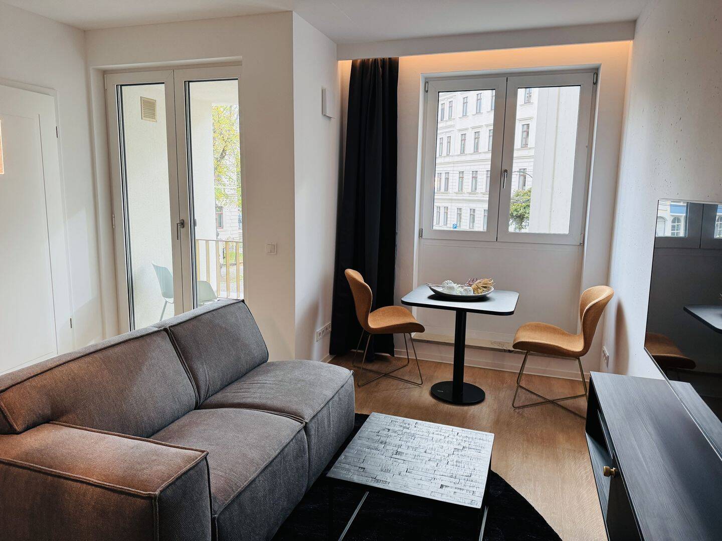 ***LUXURIÖSES WOHNEN IN MÖBLIERTEN APARTMENTS~LOGGIA~STELLPLATZ*** – Leipzig – Vorschaubild 5
