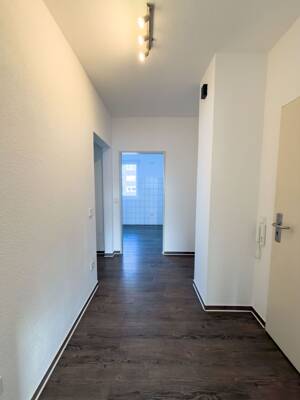 Einziehen ohne Renovieren: 4 Zimmer, Balkon und Garage in Bergisch-Neukirchen – 51381 Leverkusen – Vorschaubild 5