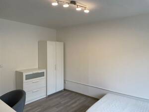 1 Zimmer für Studenten- Berufstätige. !!! FÜR WEIBLICHE WG GESUCHT !!! Ab 01.07.2026 Komplett möbliert mit Einbauküche und Balkon! – 34127 Kassel – Vorschaubild 4