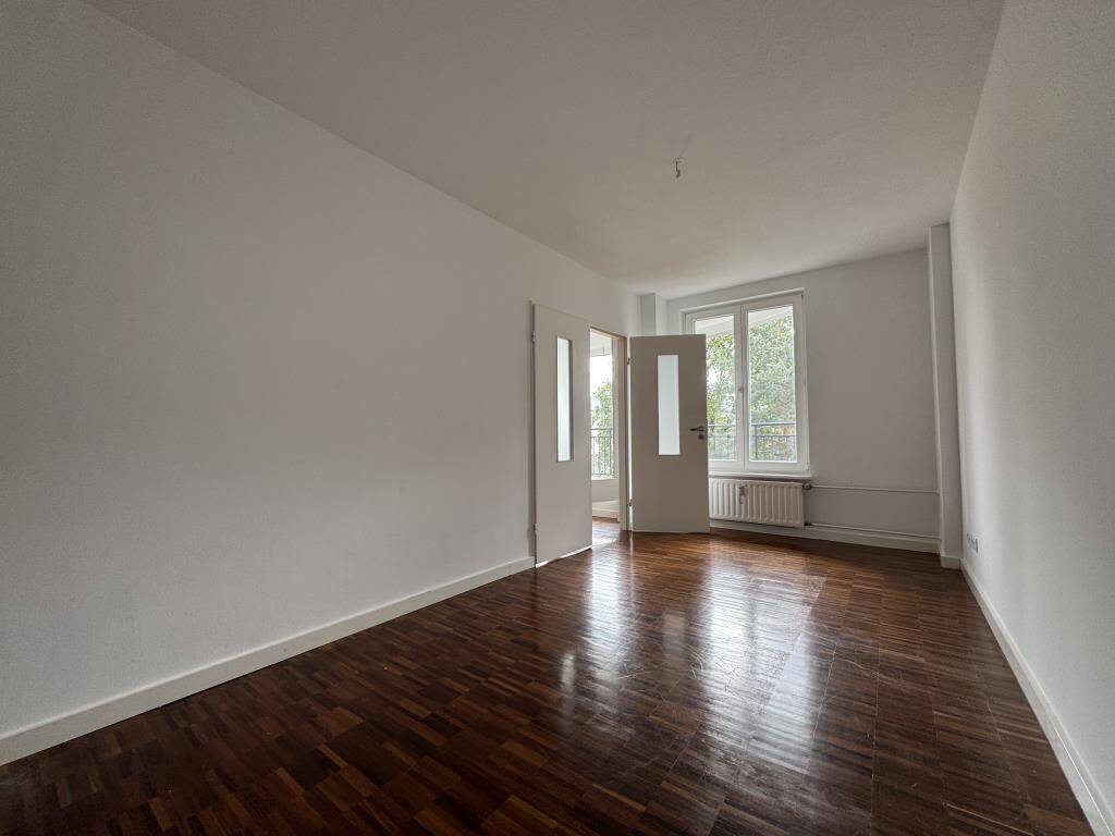 Zuhause mit Charakter: außergewöhnlicher Grundriss, warme Atmosphäre & Balkon zum grünen Innenhof – Berlin – Vorschaubild 6