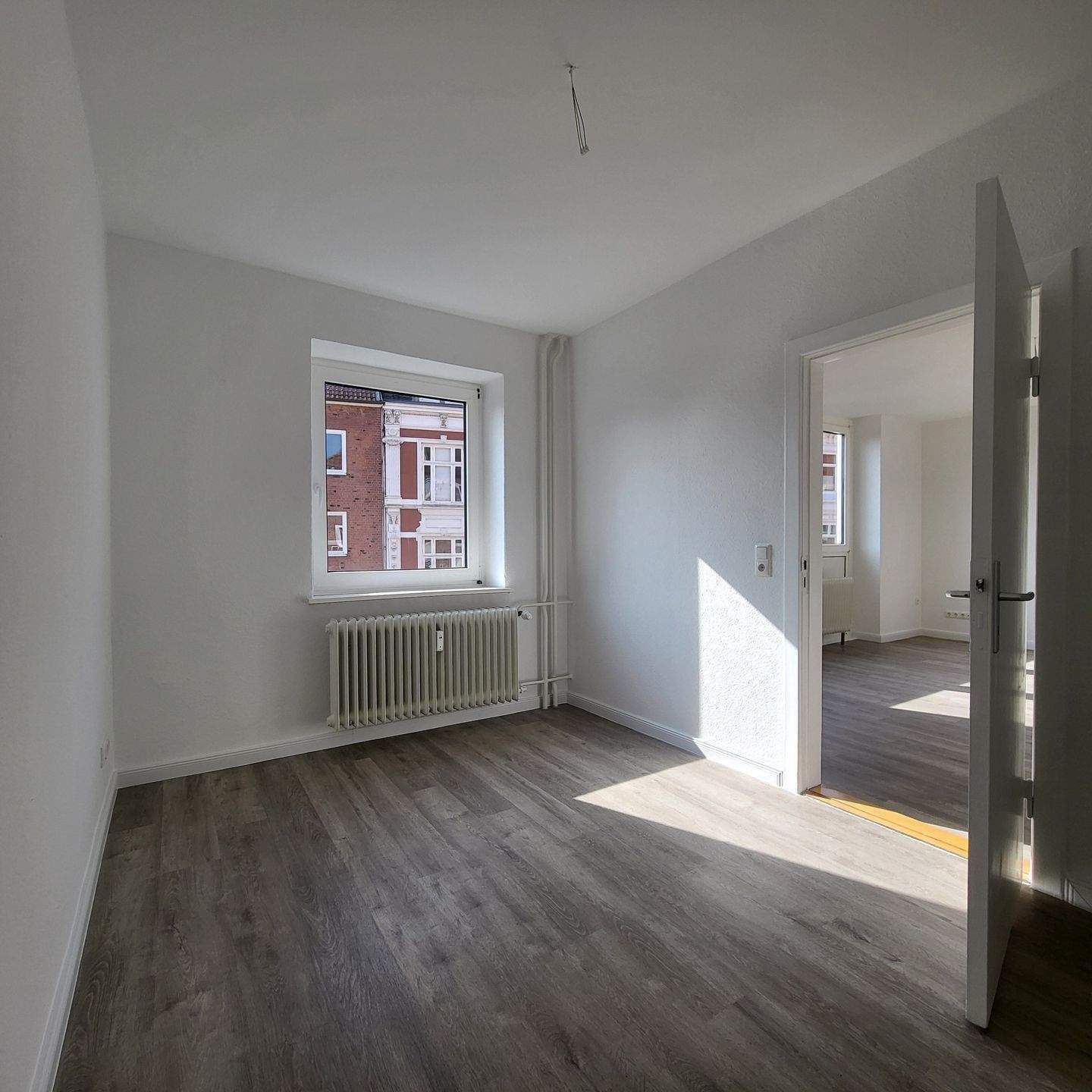 3 - Zimmer-Wohnung Nh Schrevenpark/Exerzierplatz *** Laminat/neuwertige EBK / Duschbad – Kiel – Vorschaubild 5