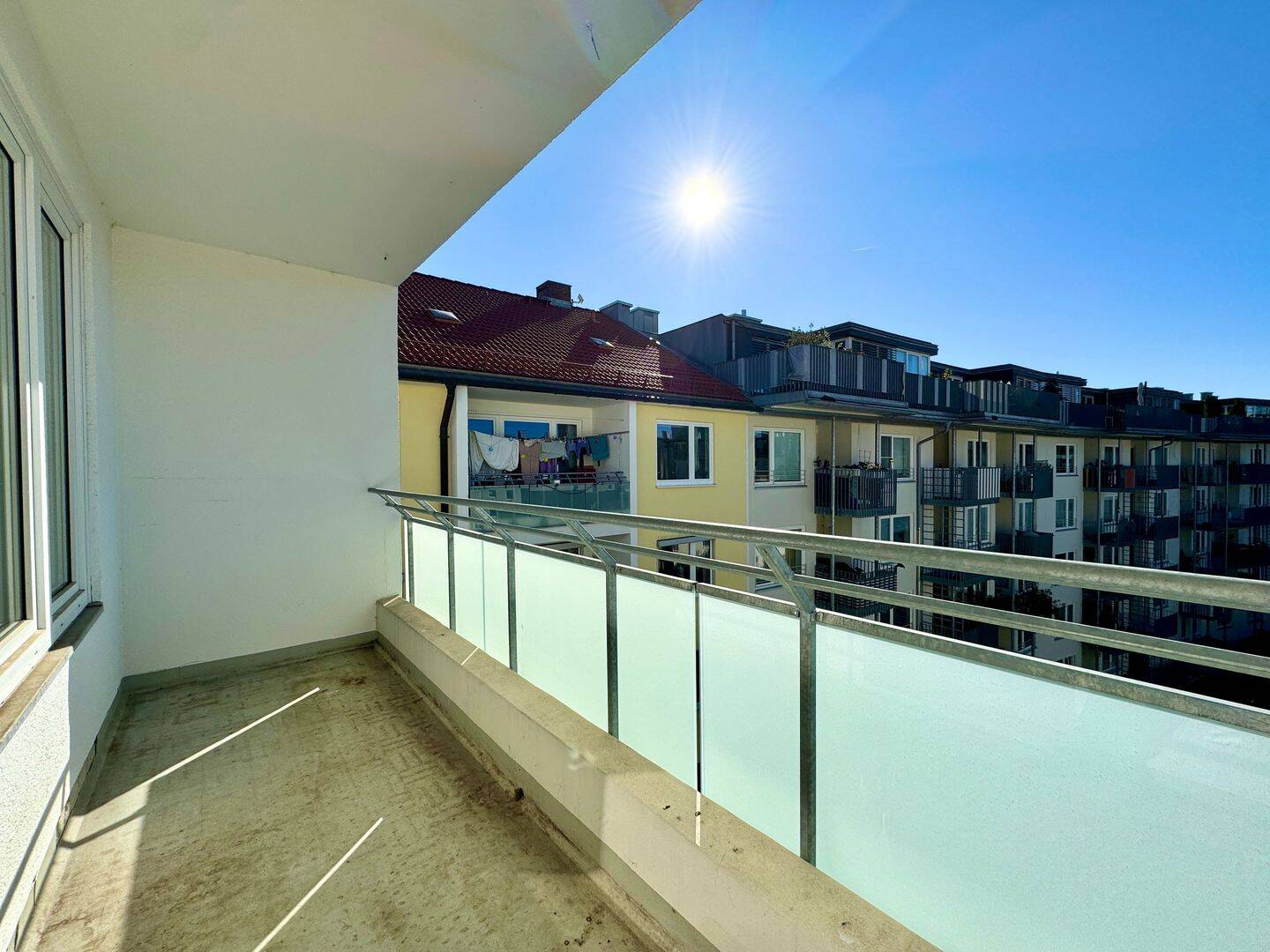 HELLE, GUT GESCHNITTENE 3 ZIMMER-WOHNUNG IM MODERNISIERTEN WOHNUHAUS UND IN ZENTRUMSNAHER WOHNLAGE – München – Vorschaubild 5