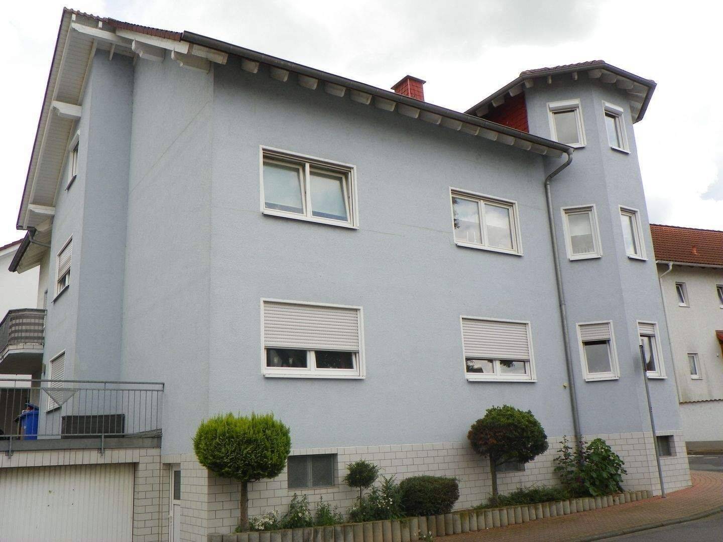 BAD VILBEL-GRONAU 2 MFH, insg. 8 gr. Wohnungen + 12 Kfz-Stellpl. in gutem Zustand, Balkone, Parkett, zeitgem. Bäder, Investment mit Potential! – Bad Vilbel – Vorschaubild 6