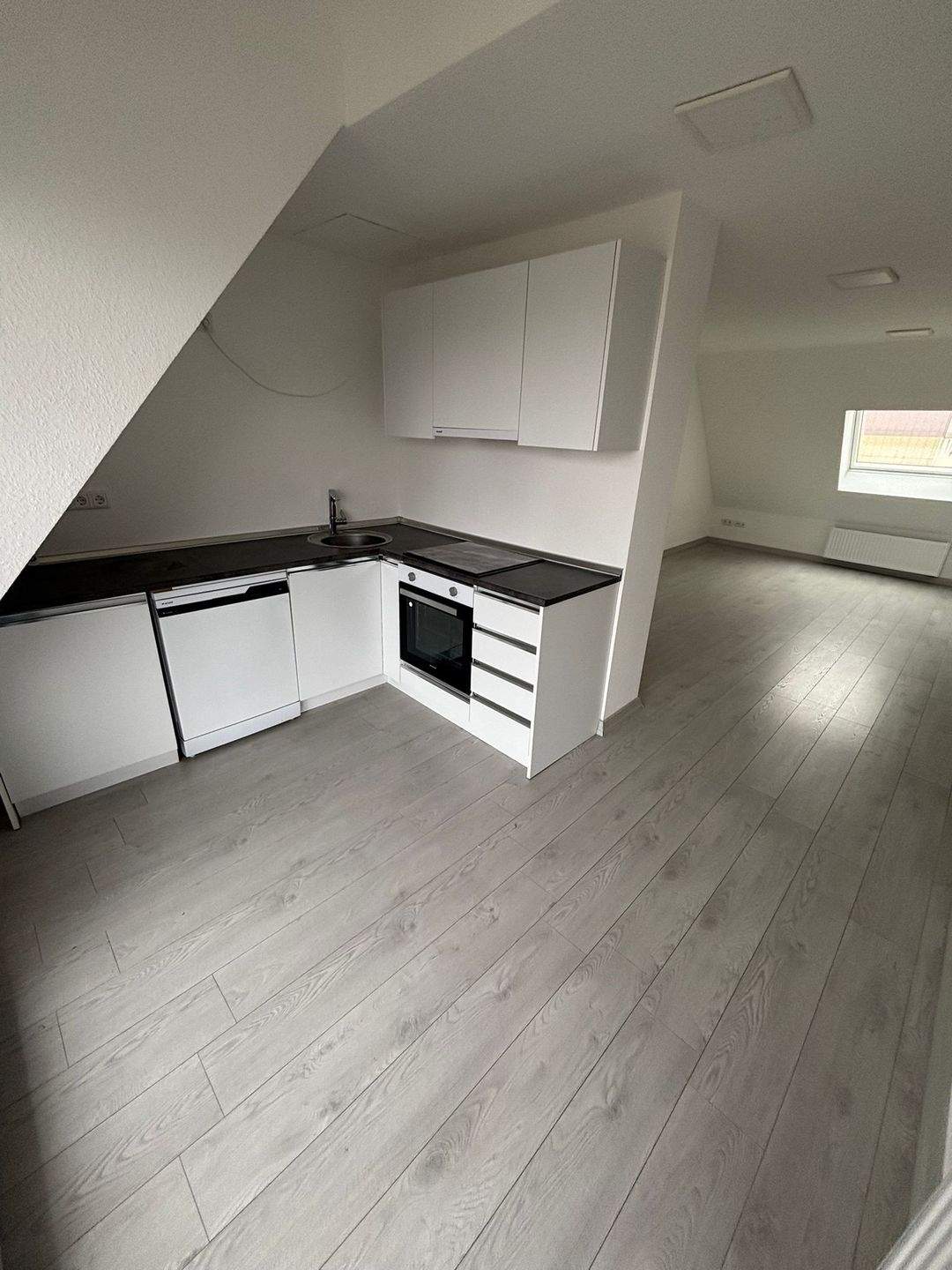 Moderne 2-Zimmer-Dachgeschosswohnung im Neubau 2023 mit Balkon (32) – Nürnberg – Vorschaubild 6