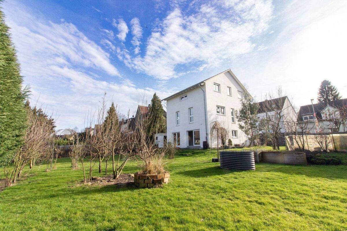 Einzigartig & modern ??: Großzügiges Einfamilienhaus (KfW 40) mit Traumgarten in Essen-Borbeck – 45357 Essen – Bild 1 von 9