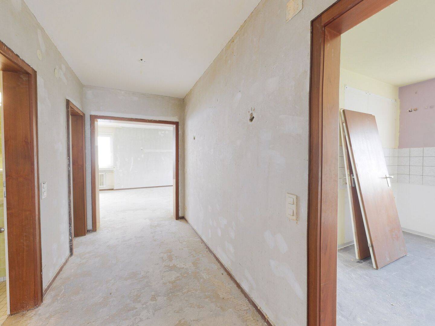 Am Steinhübel in bester Lage, Renovieren und einziehen! – Saarbrücken – Vorschaubild 6