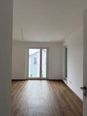 2 Zimmer Mietwohnung mit Balkon und PKW-Stellplatz – 92699 Irchenrieth – Vorschaubild 4