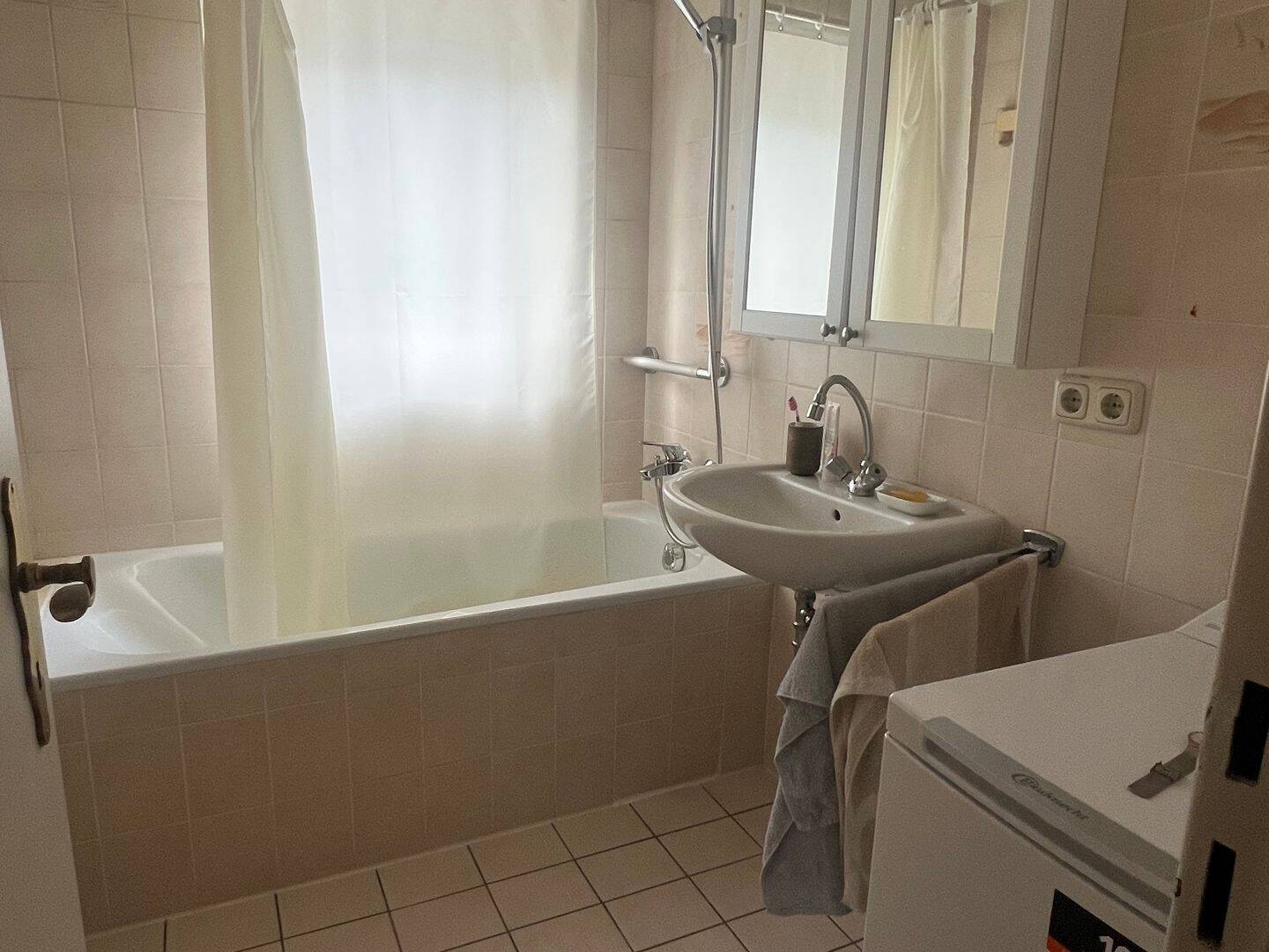 Ruhig gelegene, gut geschn. 3-Zimmerwohnung mit gr. Loggia und EBK in N-Wetzendorf – Nürnberg – Vorschaubild 5