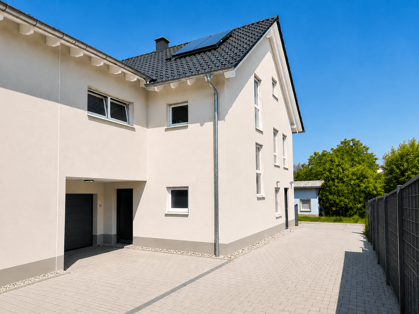 Haus kaufen? Dann aufgepasst: Doppelhaushälfte mit 7 Zimmern, Garten, Garage & starken Mieteinnahmen – Schwedelbach – Vorschaubild 2