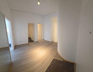Stilvolle Split-Level-Loftwohnung mit Garten in sanierter Fabrik mit TG Stellplatz – 40489 Düsseldorf – Vorschaubild 5