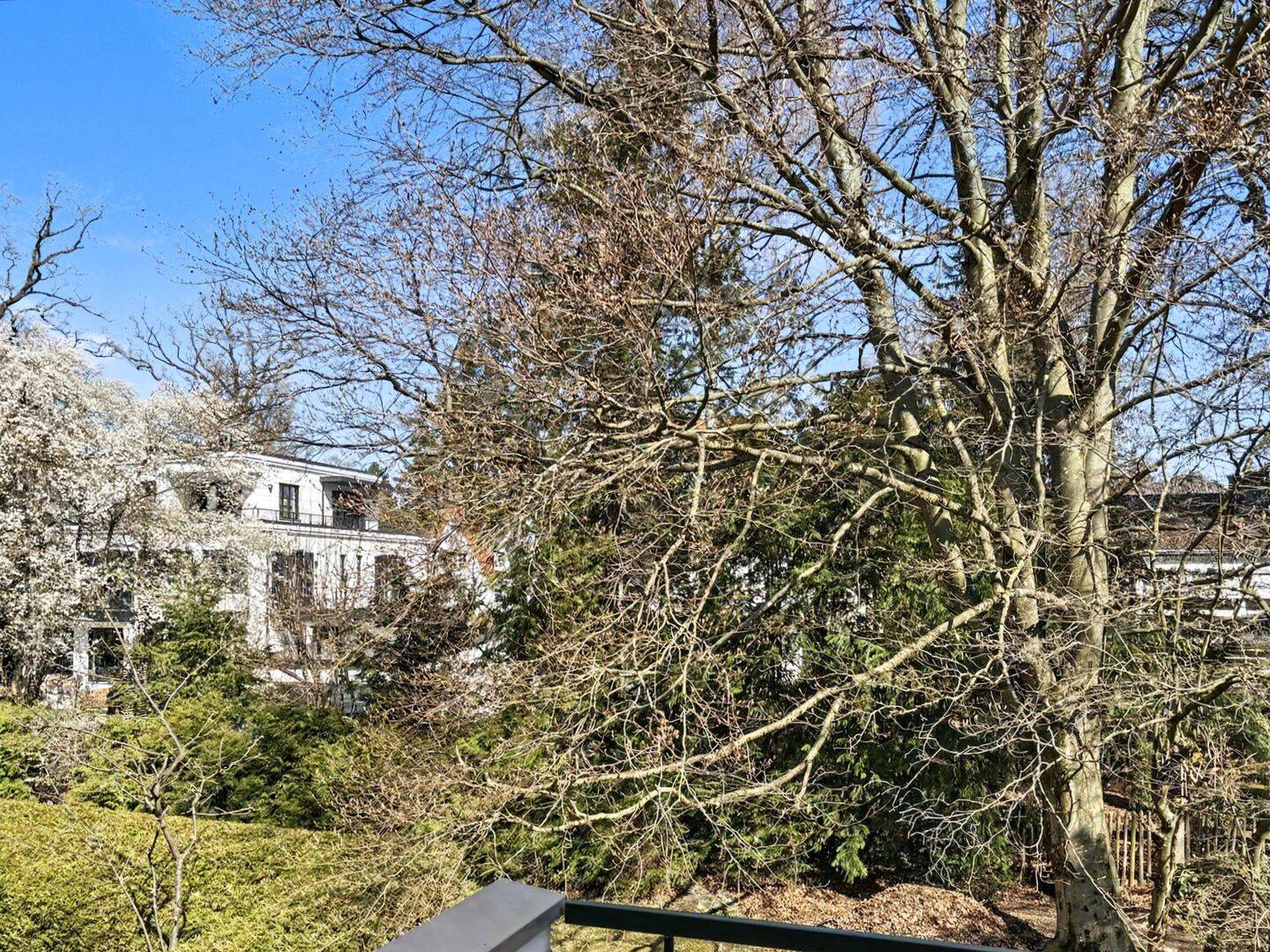 Charmante 1,5-Zimmer-Wohnung mit ruhiger Loggia ins Grüne in Solln – München – Vorschaubild 2