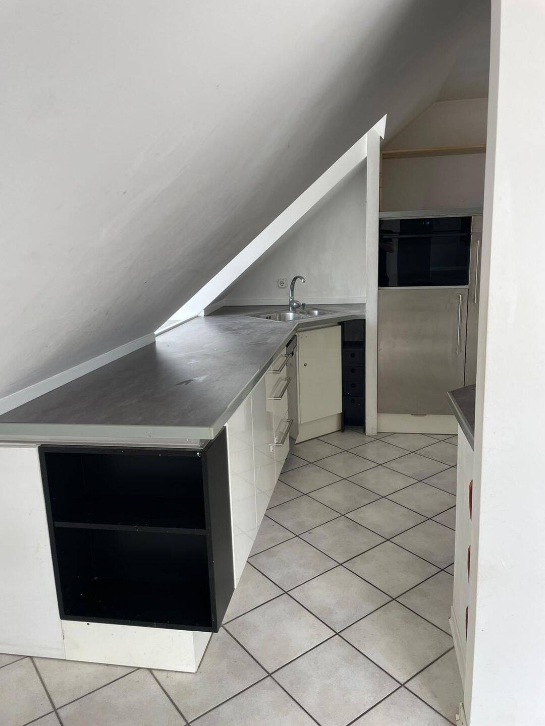 2,5 Zimmer DG Wohnung mit Aussicht- 250m zur U2 – München – Vorschaubild 5