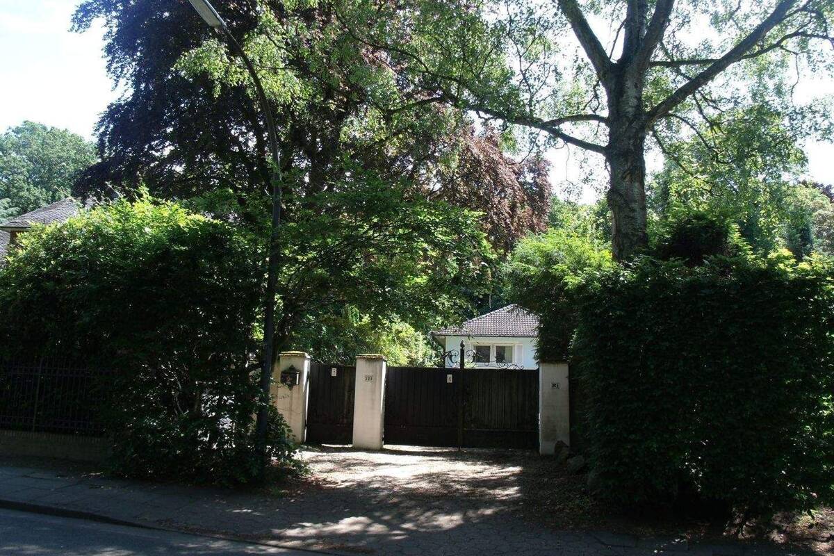 HAMBURG- RAHLSTEDT: DIE WOHNLAGE MACHT`S! BAUGRUNDSTÜCK IN VILLENLAGE - DIREKT AM WALD – 22143 Hamburg – Bild 1 von 3
