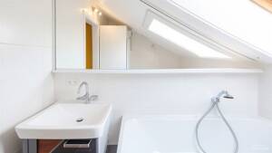 Zentral und dennoch ruhig / Dachgeschosswohnung mit Balkon in Prien am Chiemsee – 83209 Prien am Chiemsee – Vorschaubild 9