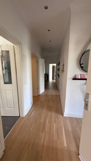 Moderne Altabau 3-Zimmer-Wohnung mit Balkon und zwei Bädern * Nähe Berger Straße* – 60385 Frankfurt am Main – Vorschaubild 5